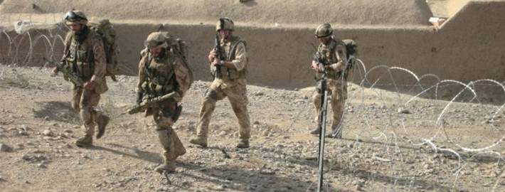 Záznam o akci u vesnice Shurakain v „zelené zóně“ u řeky Helmand(z britského dokumentu o udělení válečného kříze) sice zní jak z hvězd a pruhů ,  ale stejně je popis...